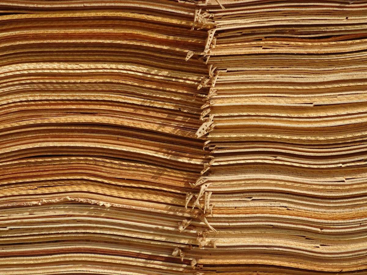 Side-by-side comparison of successful vs failed patent claims