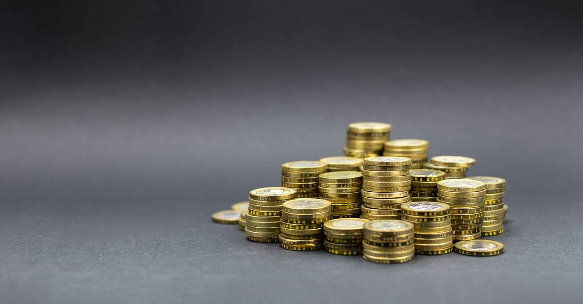 Bar graph showing the rising costs of patent litigation from 2018 to 2023